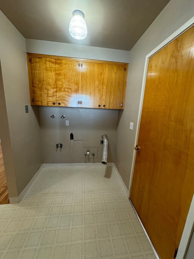 Building Photo - 4337 Lombard Dr