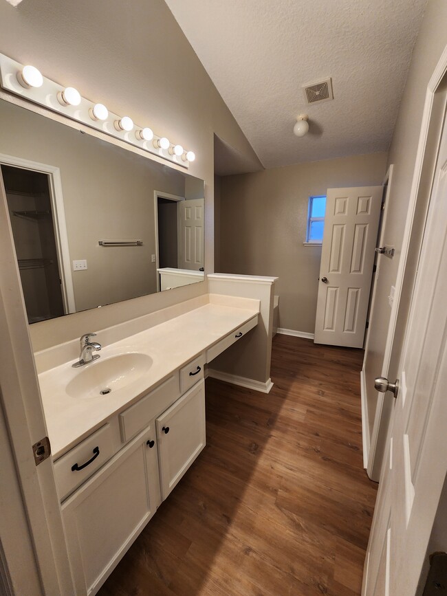 Building Photo - 4921 Fiske Cir