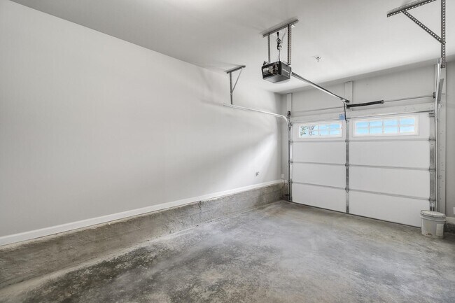 Building Photo - 15 Sprayberry Rd