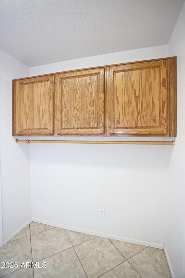 Building Photo - 4953 S Moss Dr