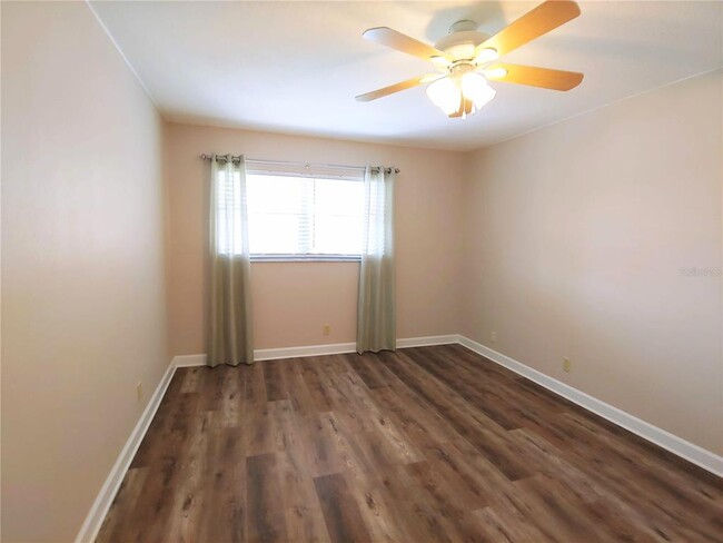 Building Photo - 1802 Bedford Ln