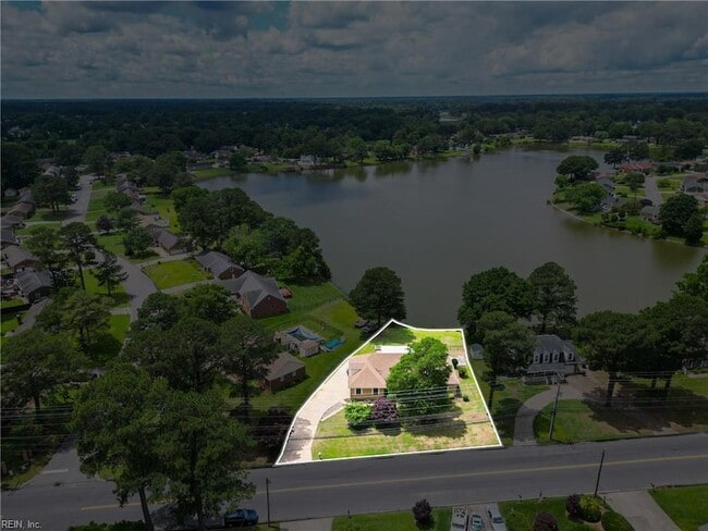 Building Photo - 1724 Hodges Ferry Rd