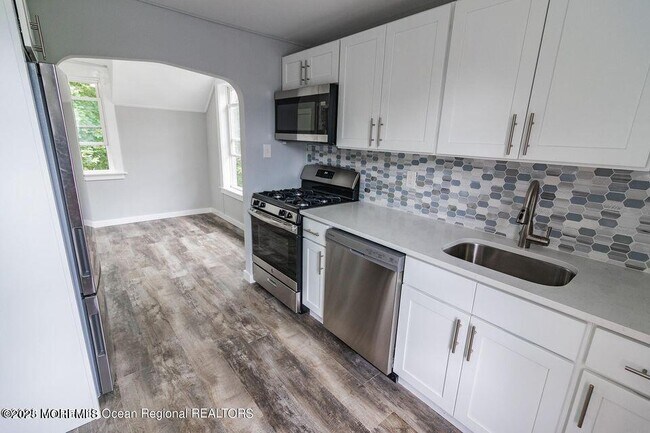 Building Photo - 306 Henley Ave