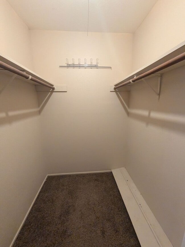 Building Photo - 956 Sunmeadow Dr