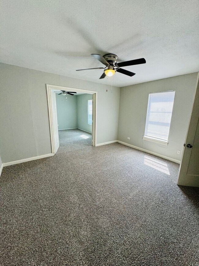 Building Photo - Quiet Updated Home in Beverly Hills