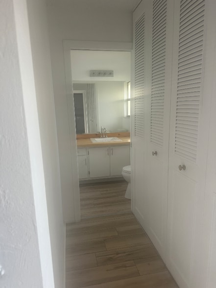 Building Photo - 239 Down E Ln