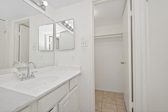 Building Photo - 6001 Reims Rd