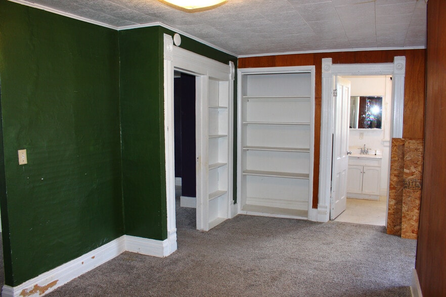 Nook / bedroom entrance - 180 Martin St