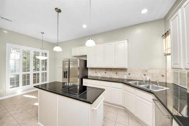 Building Photo - 12819 Kingsbridge Ln