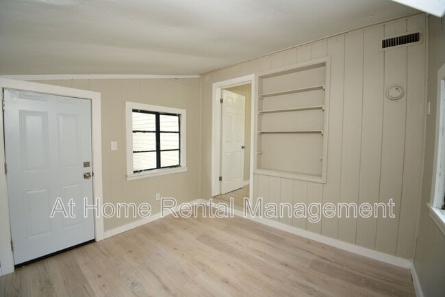 Building Photo - 424 S 73rd E Ave