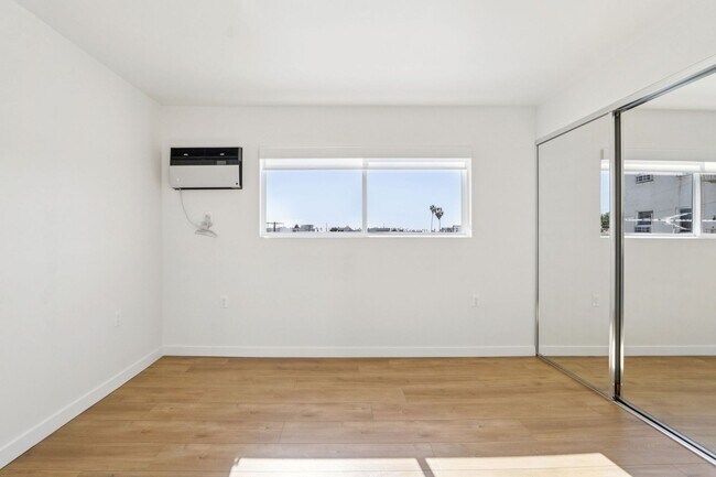 Building Photo - 1422 Tamarind Ave