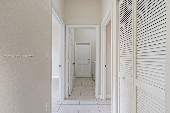 Building Photo - 1924 SE 17th Ct