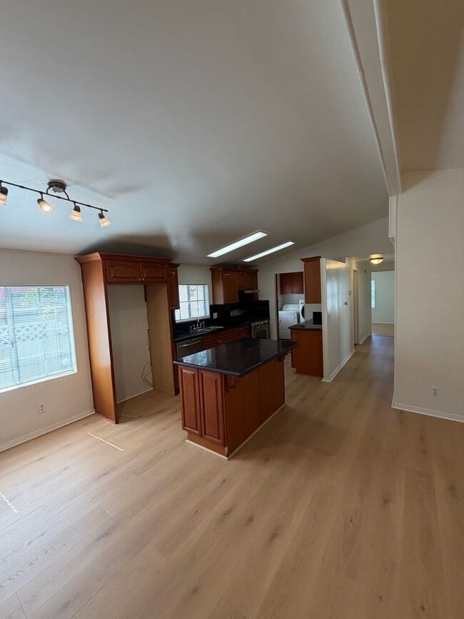 Building Photo - Spacious 4-Bed, 2-Bath Home in Whittier