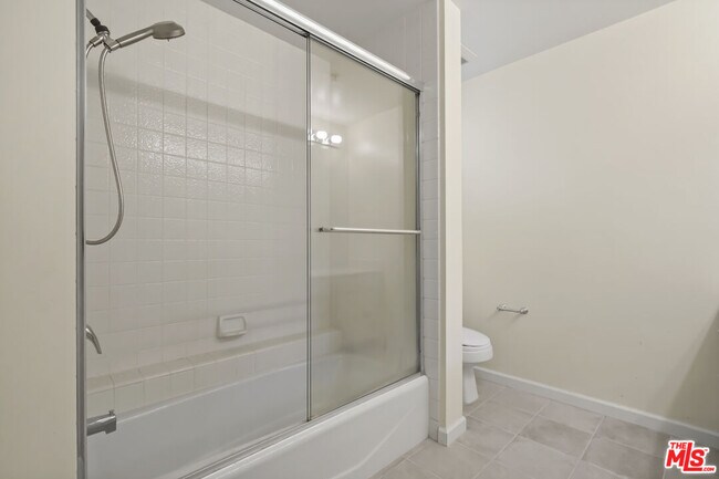 Building Photo - 2102 Century Park Ln