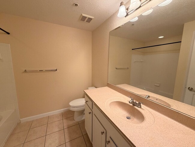 Building Photo - 2/2 Mirabella- Gate Pkwy Condo with Private Ground-Floor Entry & Balcony! MOVE IN SPECIAL!
