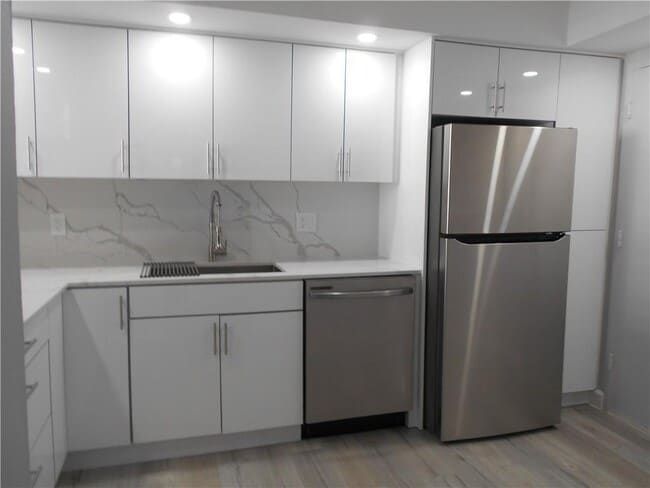 Building Photo - 1301 NE Miami Gardens Dr