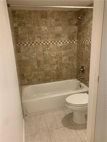 Building Photo - 2922 SW 22nd Cir