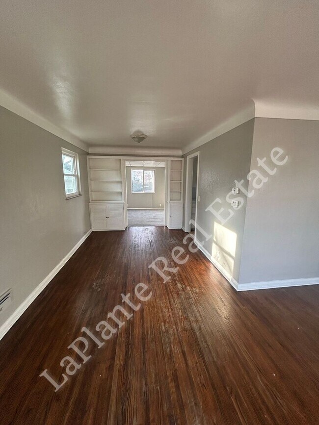 Building Photo - Well-Located 3-Bedroom Home Near Library Village