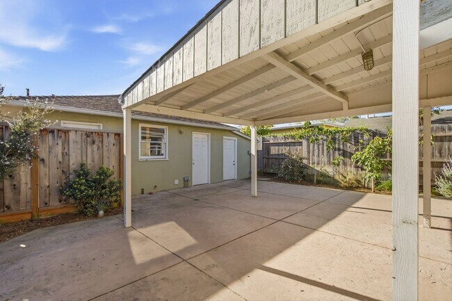 Building Photo - 541 Jackson Ave