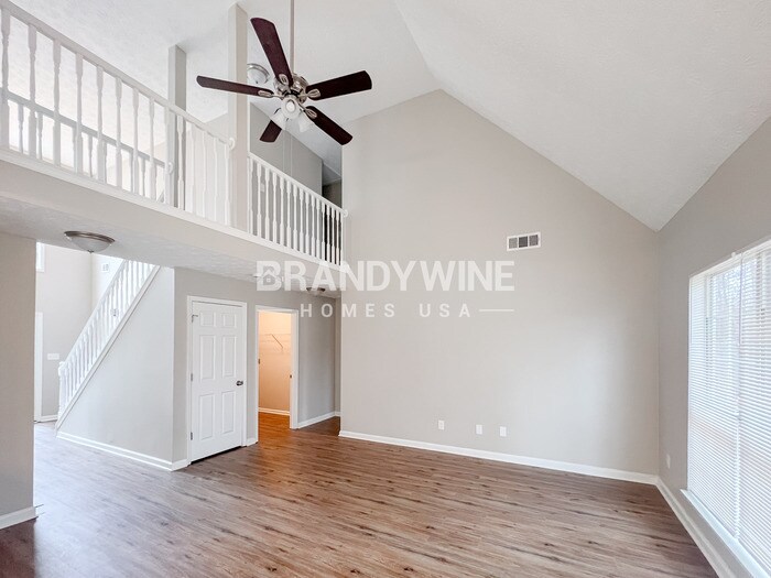 Building Photo - 305 Shadetree Ln