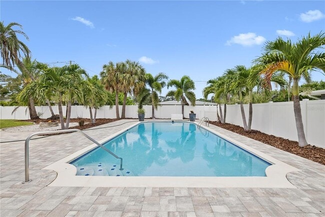 Building Photo - 3800 Bayshore Blvd NE
