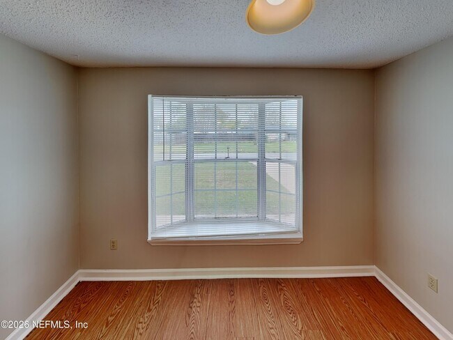 Building Photo - 2626 Pinewood Blvd