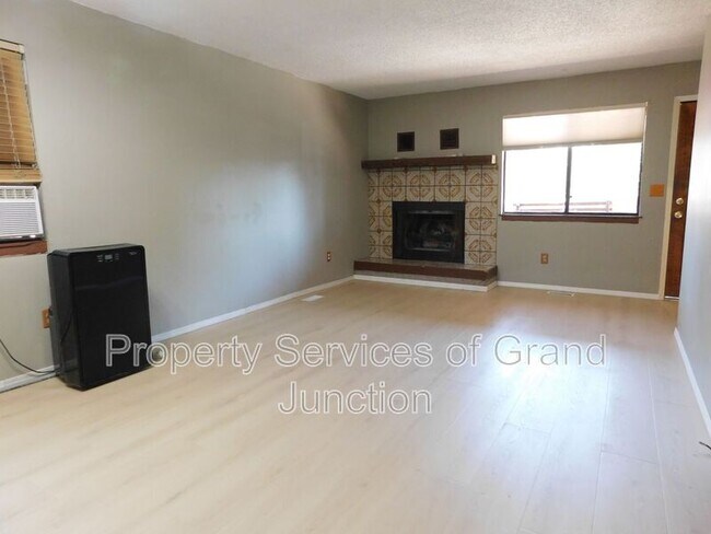 Building Photo - 1805 Aspen St