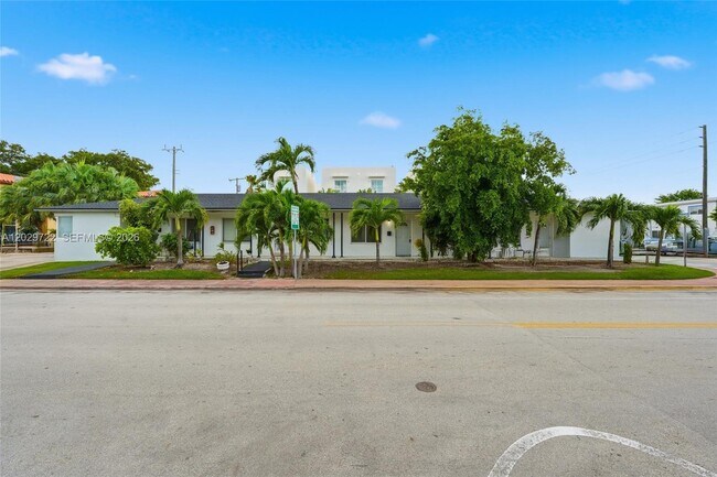 Building Photo - 8430 Crespi Blvd