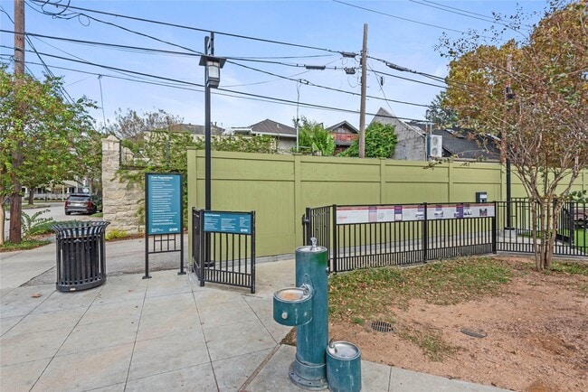 Building Photo - 615 Pacific St