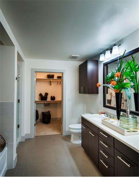 Building Photo - 112 San Antonio St