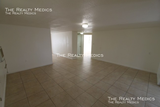 Building Photo - Cozy Apartment at Lake Sherwood!