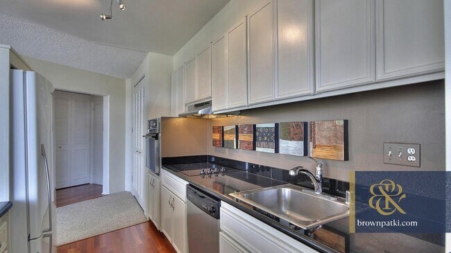 Building Photo - 1200 Gough St