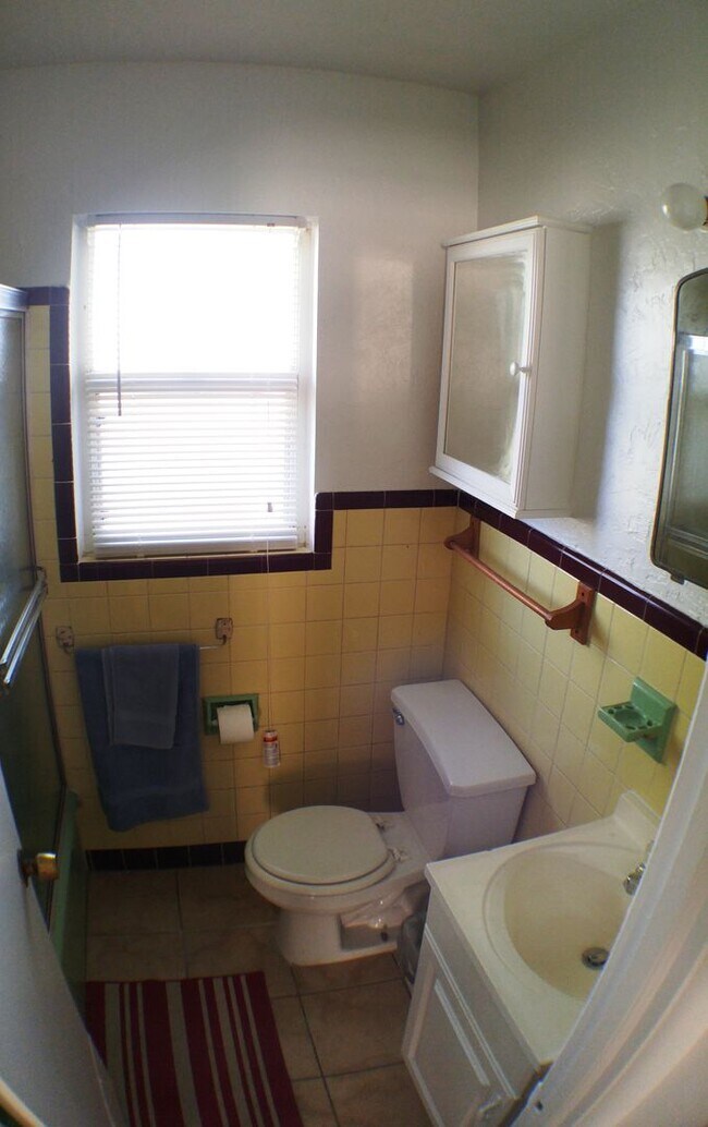 Building Photo - Charming 3 bedroom