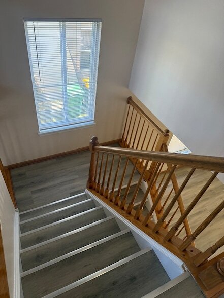 Building Photo - 757 Bayles Dr