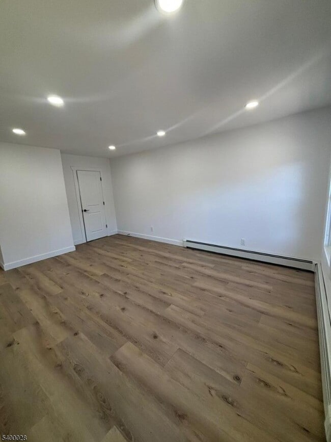 Building Photo - 83 Arch St