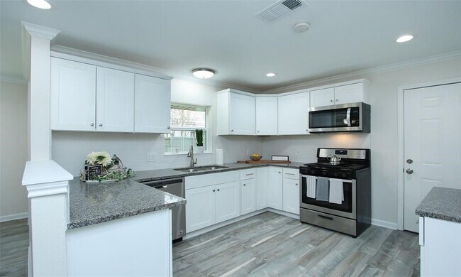 Building Photo - 8741 Blankenship Dr