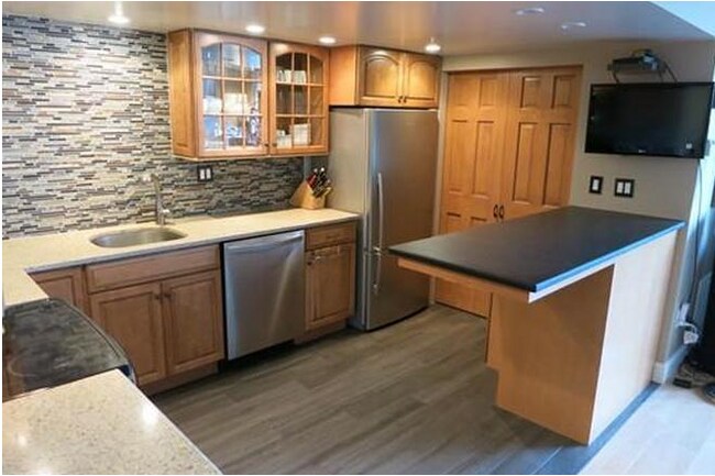 Building Photo - 90 Brainerd Rd