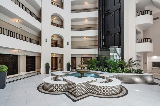 Building Photo - 120 SE 5th Ave