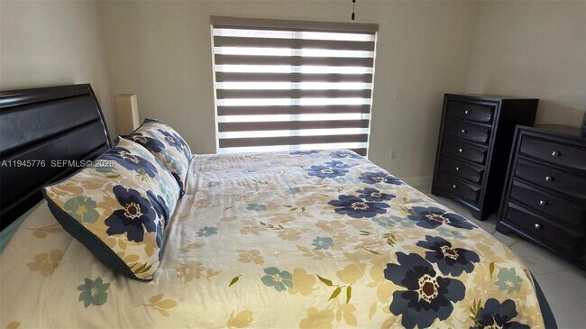 Building Photo - 1530 SW 138th Ave