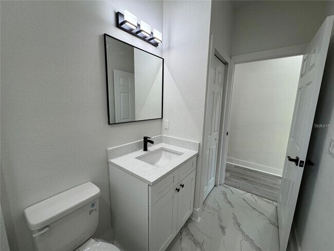 Building Photo - 702 Marion Oaks Manor