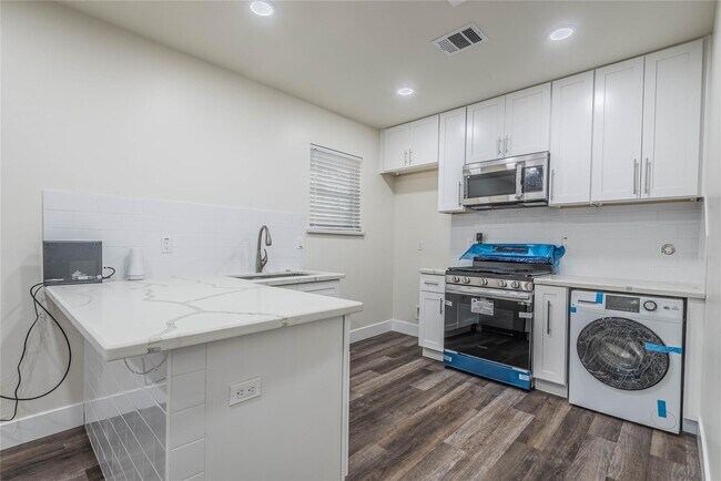 Building Photo - 6003 De Moss Dr