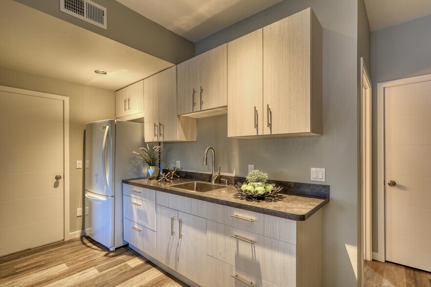 Building Photo - 1036 Hills Cir
