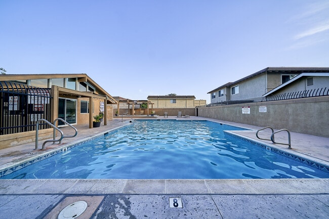 Building Photo - 16734 Cedarwood Cir