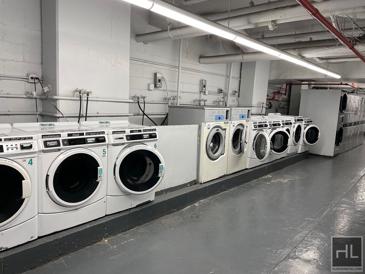 Building Photo - E 88th St