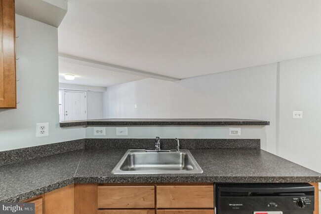 Building Photo - 1601 N Van Dorn St