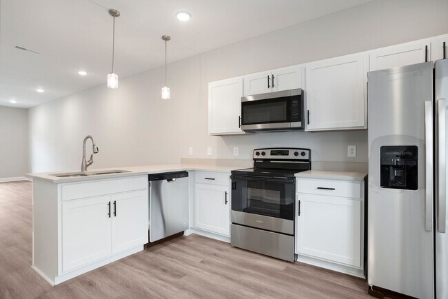 Building Photo - Excell Pointe 2 Bedroom Townhomes