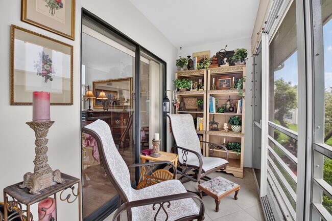 Building Photo - 133 Capri B