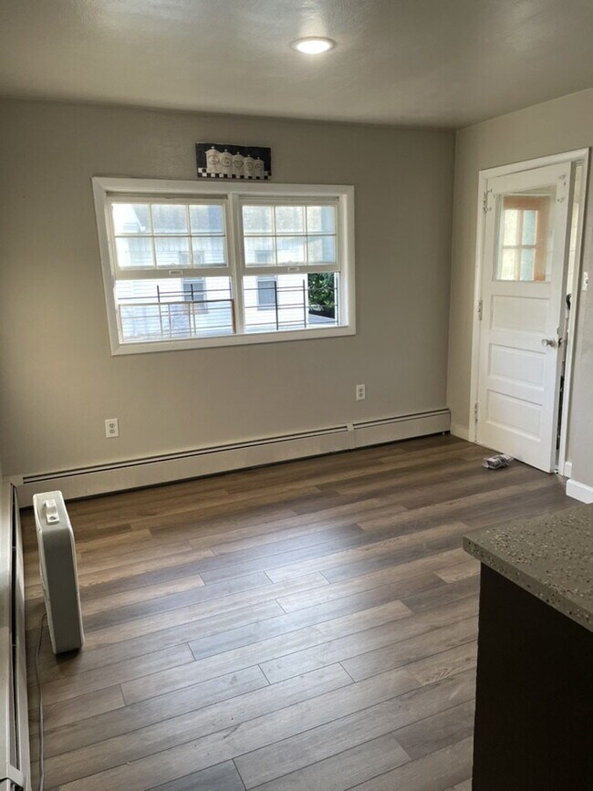 Building Photo - "4-Bed Home with spacious rooms in Wilkes Barre!"