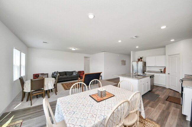 Building Photo - 4830 Highland Spgs Dr