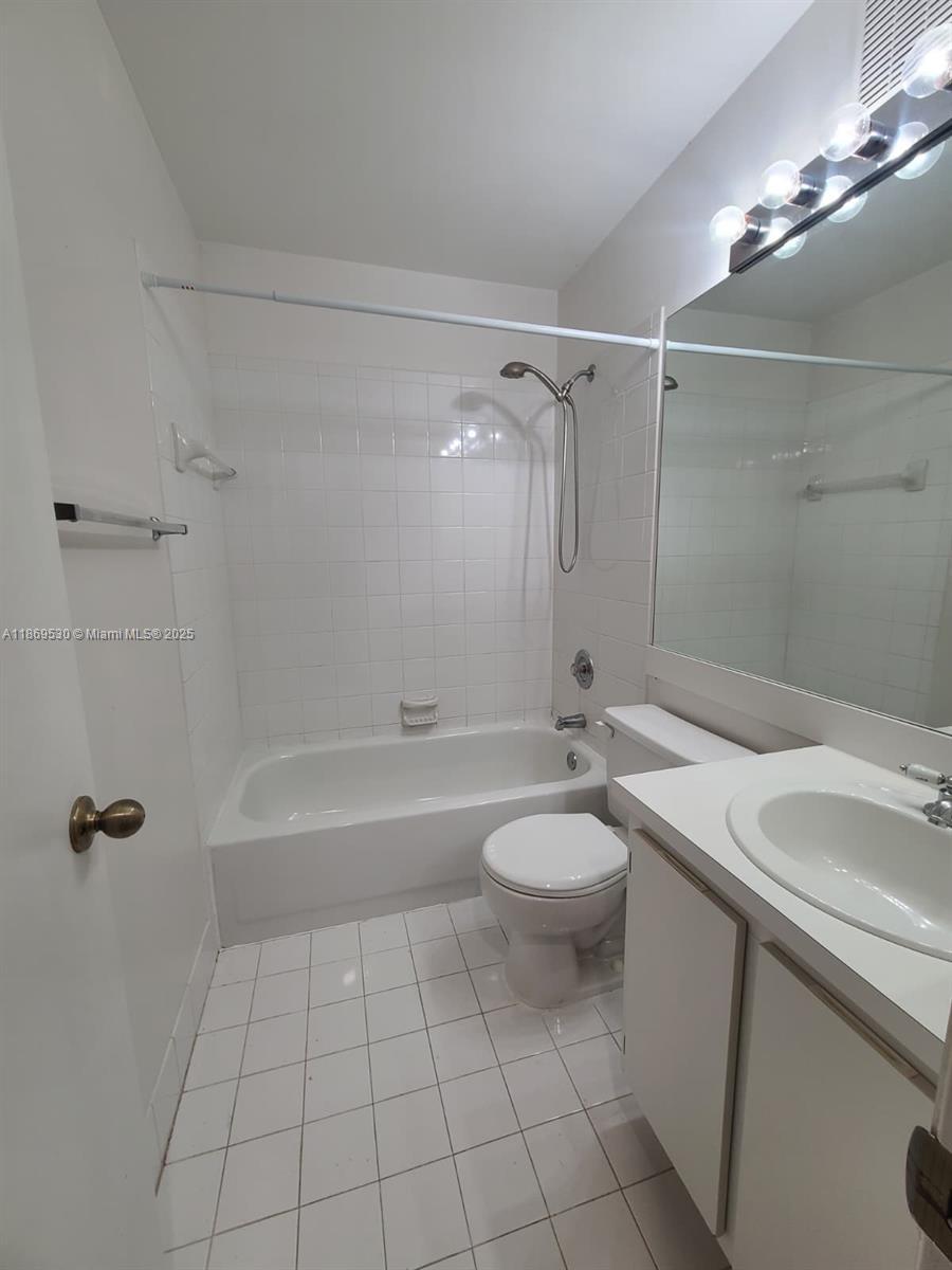 Building Photo - 305 NW 109th Ave